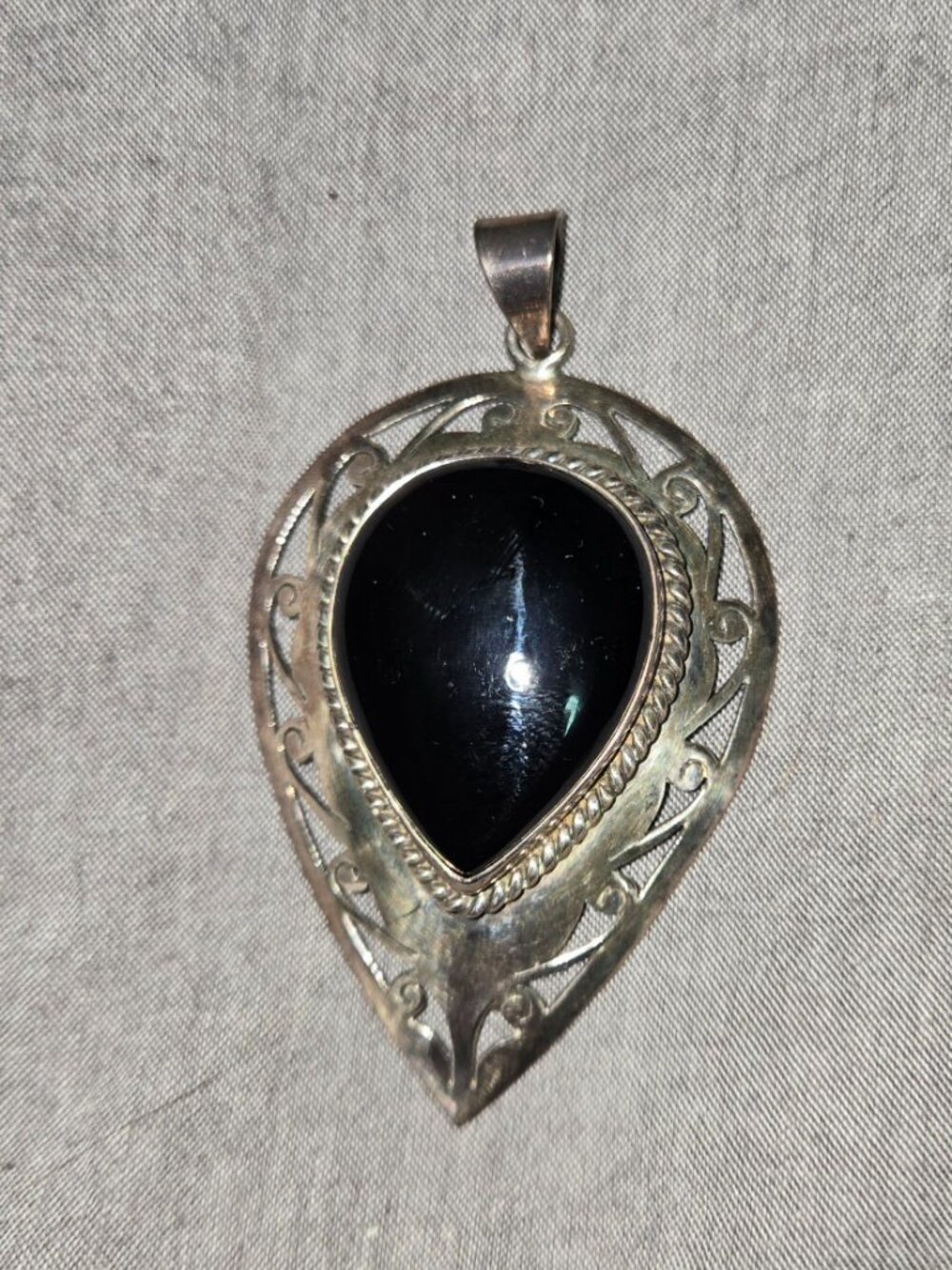 Vintage Sterling Silver Black Teardrop Filigree Pendant - Picture 2 of 3